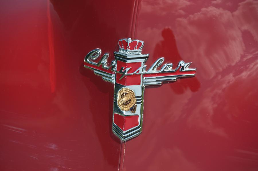 Логотип Chrysler Town & Country Convertible 1946 года  (фото 11 из 27)